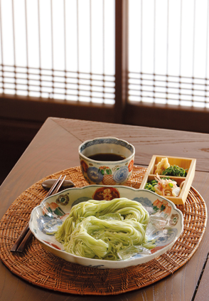 プリプリもちもち新食感「瀬戸内海・小豆島の手延べ生そうめん&オリーブ生そうめんセット」