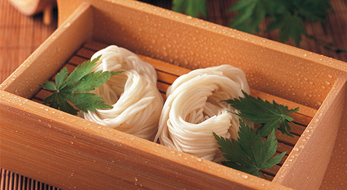 プリプリもちもち新食感「瀬戸内海・小豆島の手延べ生そうめん」