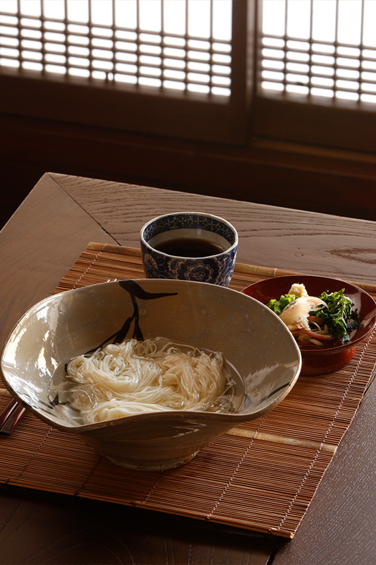 プリプリもちもち新食感「瀬戸内海・小豆島の手延べ生そうめん」