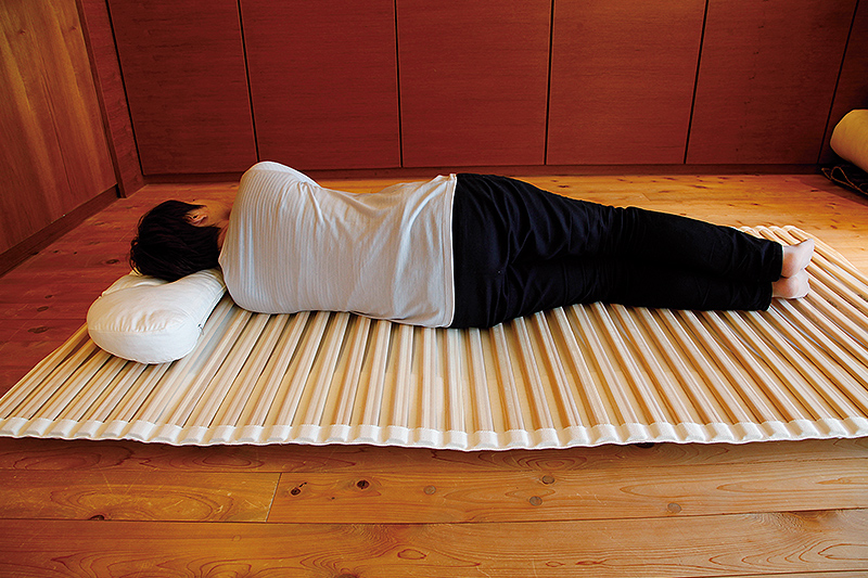 【送料無料】理想的な寝姿勢を保つウッドスプリング。折りたたみ可「ふとんエレメント」