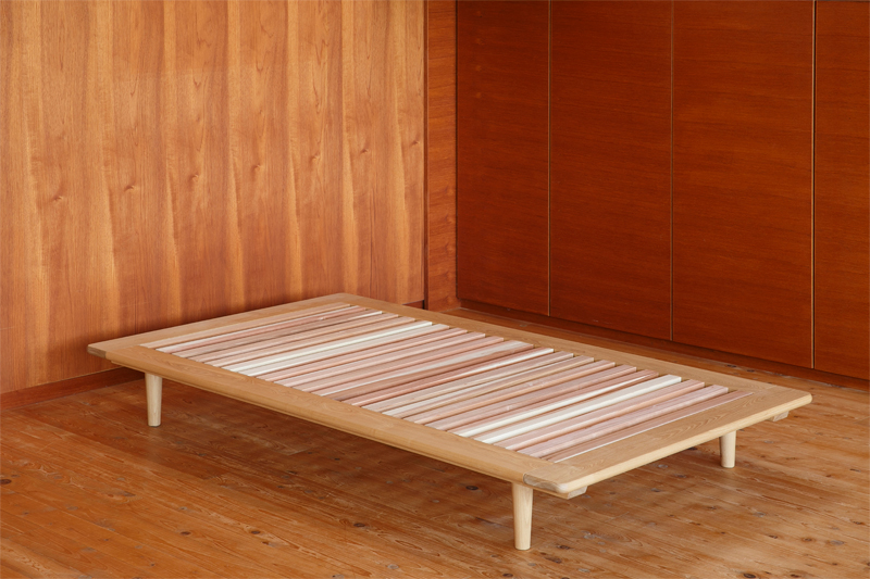 【送料無料】タモ、杉の無垢素材のロー(LOW)ベッド「タモナチュラルベッド　フラットタイプ」