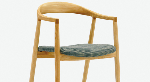 宮崎椅子製作所　小ぶりで美しいアームチェア hata/ハタチェア　吉永圭史デザイン