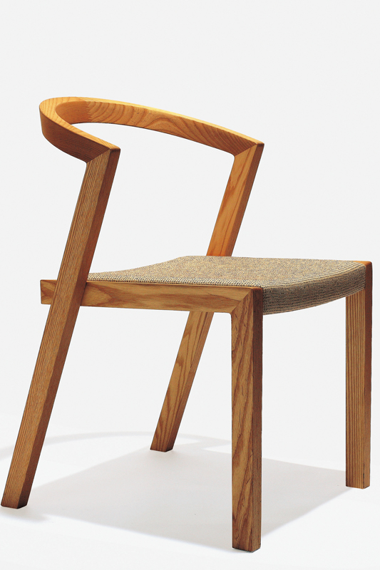 宮崎椅子製作所　身体を心地よく支えてくれる「U/ユーチェア(小泉誠デザイン)」
